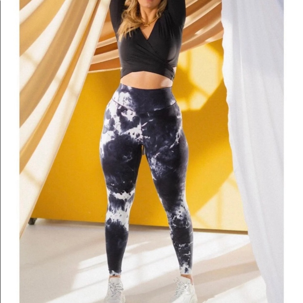 Sold*Avalanche Leggings